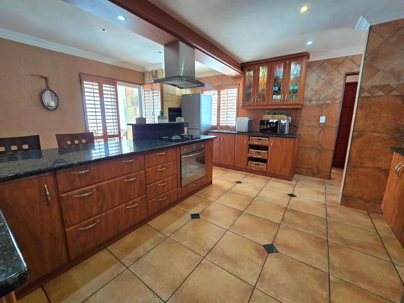 5 Bedroom Property for Sale in Golden Mile Western Cape